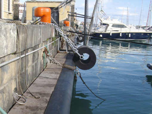 Opera Marittima – Lavori Di Collocazione Parabordi, Bitte Di Ormeggio E Sistemazione Arredi Banchina Della Capitaneria Di Porto Di Catania